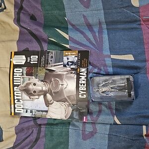 Eaglemoss Doctor Who Figurine of a Cyberman from a 2006 episode